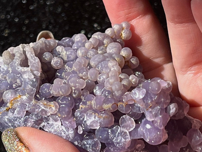 Super well defined round grapes on the purple amethyst cluster