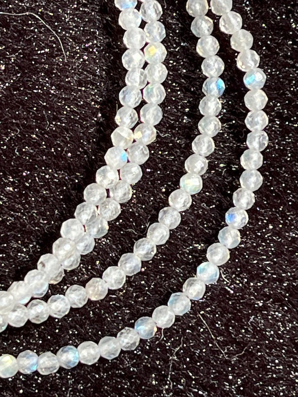 Bracelet, Faceted delicate Grey Moonstonebeads, with magnetic clasp, 4 laps