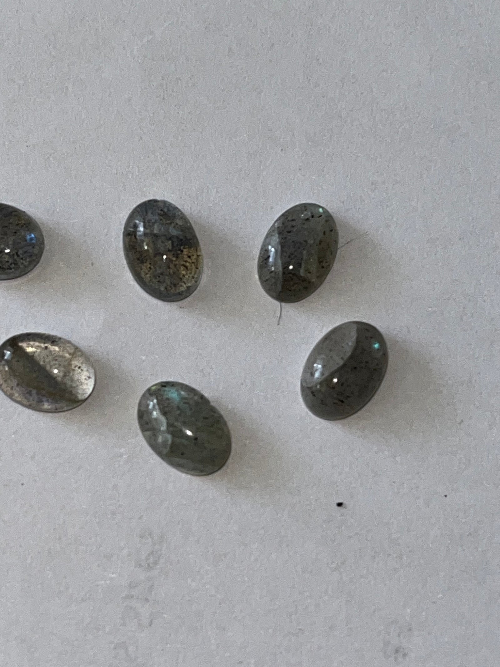 Labradorite Gray / Rainbow Cabachon Oval 5x7mm (1pc)