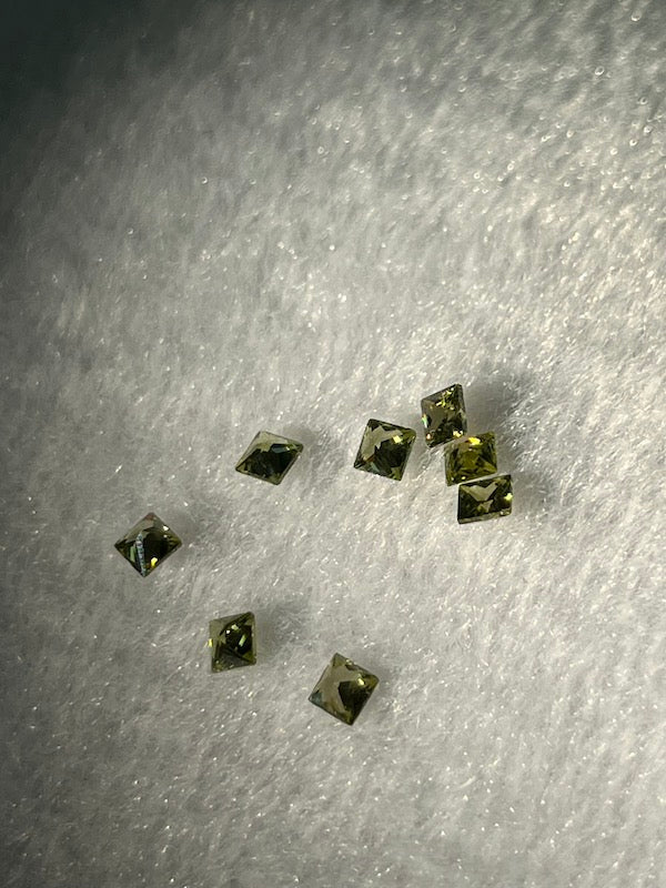 CZ, Olive Peridot Green, Square, princess cut, 3mm (5pc)