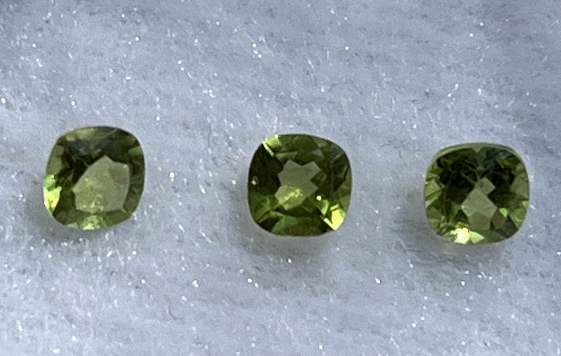 Peridot (Natural) Green Gem Square/Ascher cut (rounded corners) 5mm (1pc)