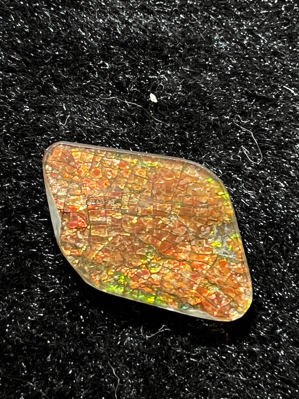 Ammolite Cab, freeform, 28 x 19 mm, diamond shape