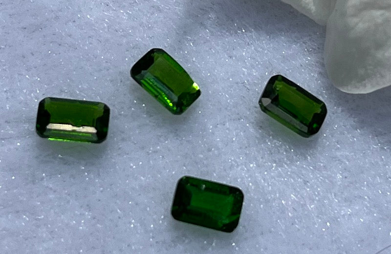 Chrome Diopside Rectangle 6x4mm (1pc)