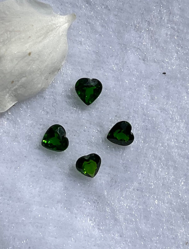 Chrome Diopside Heart 5mm (1pc)