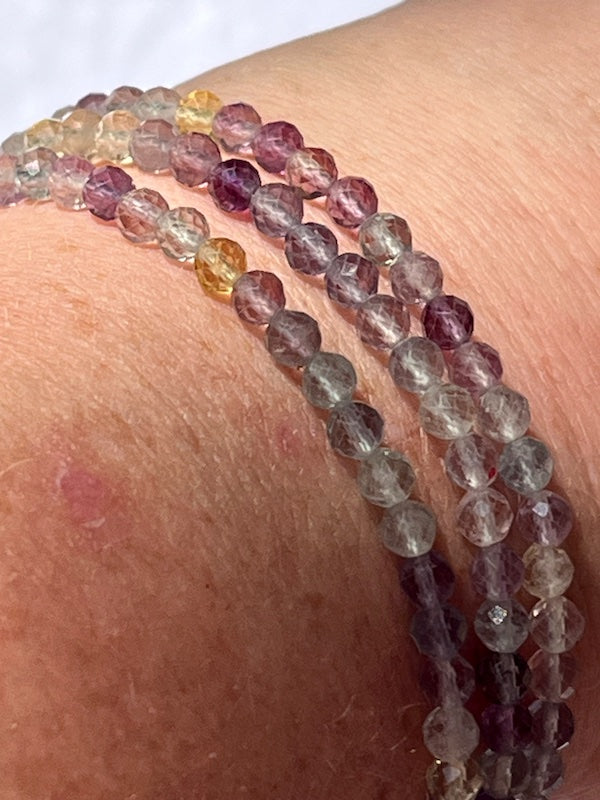 Bracelet Flourite, faceted colourful beads, 4mm with 3 laps and a magnetic clasp.