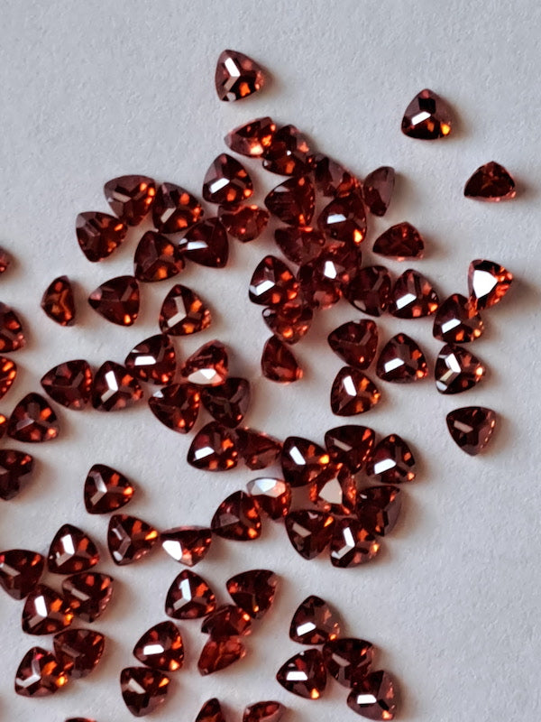 Cubic Zirconia 5A Garnet Trillion Gems 3mm & 6mm (5pc)