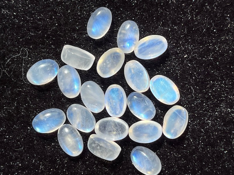 Moonstone Rainbow Cabochon Oval 7x9mm, A quality.