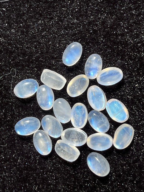 Moonstone Rainbow Cabochon Oval 7x9mm, A quality.