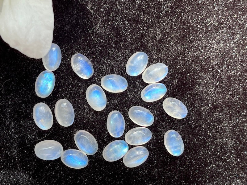 Moonstone, Oval, Cabochon, Rainbow5x7mm (1pc)