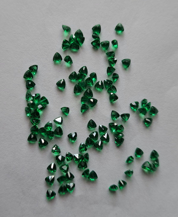 Lab Nano Green Trillion Gem 3mm & 5mm