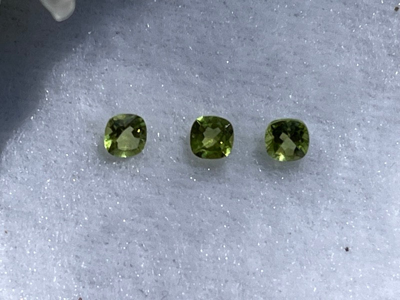 Peridot (Natural) Green Gem Square/Ascher cut (rounded corners) 5mm (1pc)