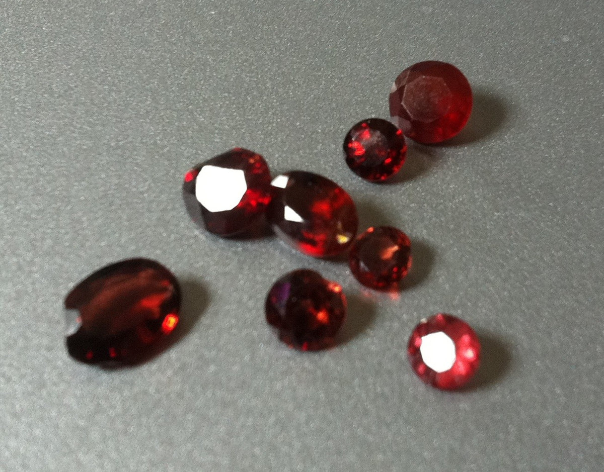 Garnet Round 4mm, natural, faceted A+ quality