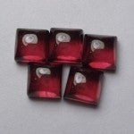 Garnet Cabachon Square 4mm (1pc)