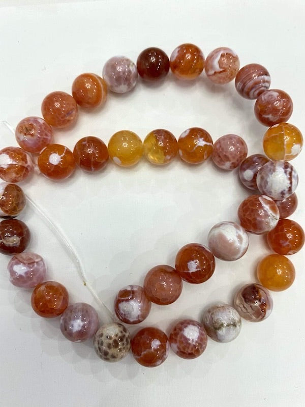 Beads, Carnelian agate phantom white.