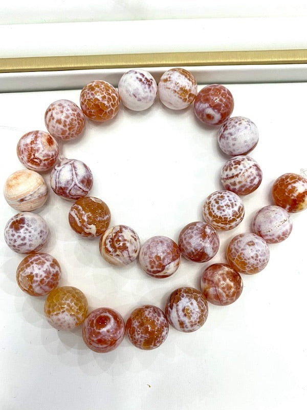 Beads, Carnelian agate phantom white.