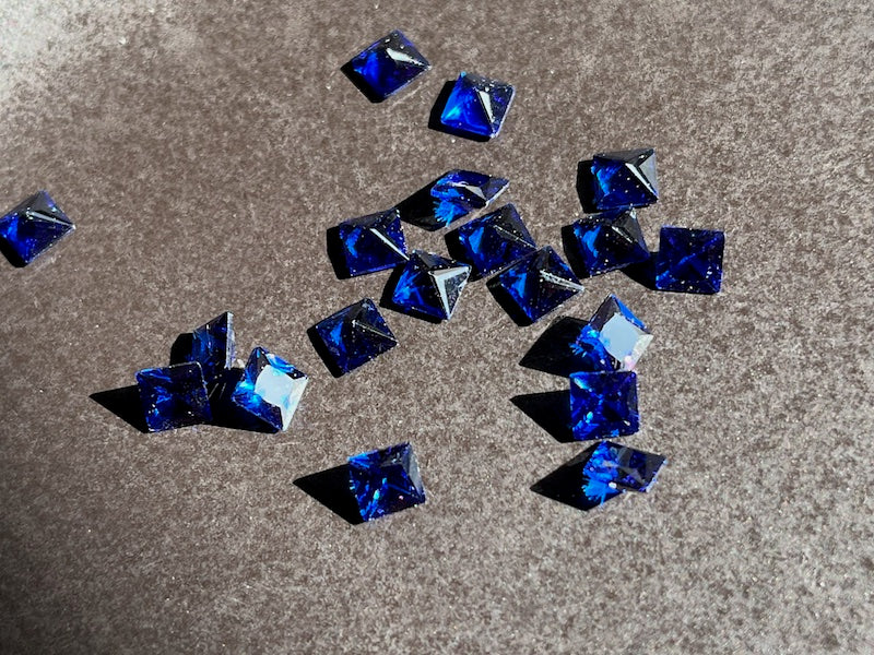 Lab Sapphire Blue Square 5mm (5pc)