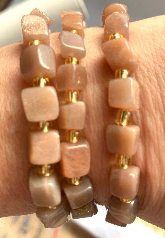 Bracelet, Sunstone cubes, excellent shimmer