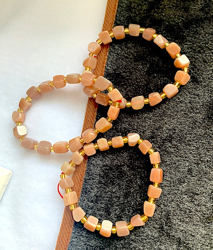 Bracelet, Sunstone cubes, excellent shimmer